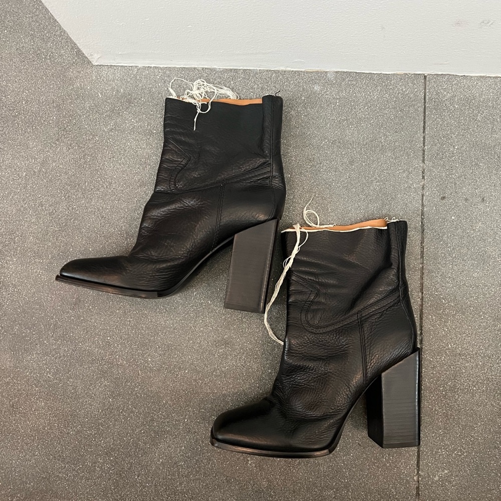 SAINT LAURENT Black Leather Ankle Boots